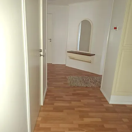 Keltasirkku * Eskola